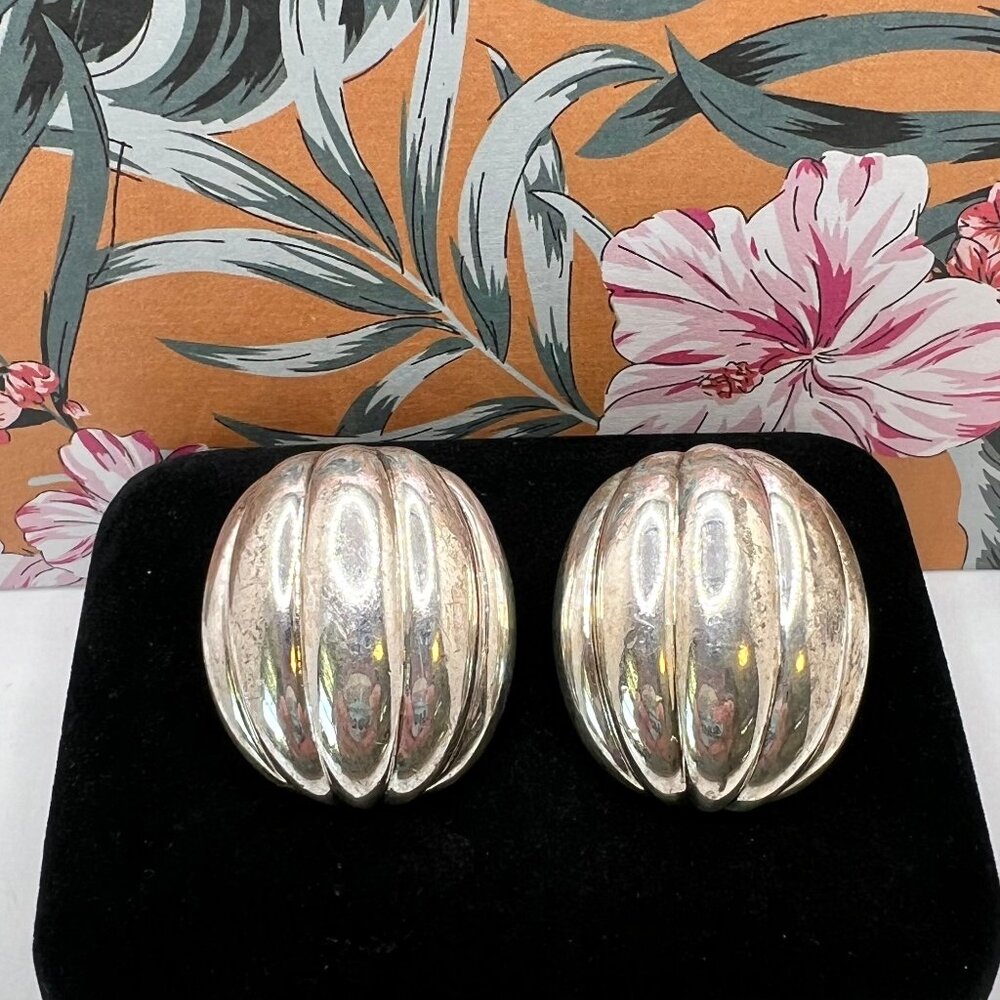 Oscar de la Renta Silver Grooved Dome CLIP Earrings